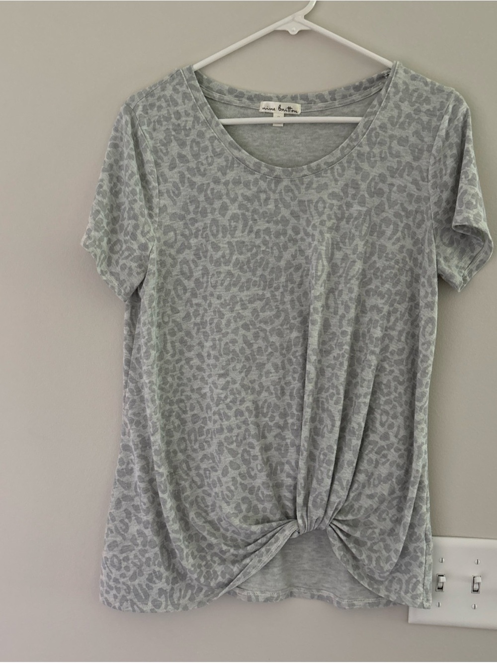 nine britton Gray Leopard Knot Front Short Sleeve Tee